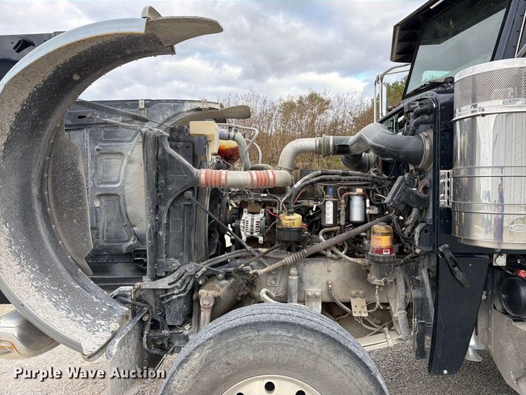 image for item DT3076 2012 Peterbilt 388 dump truck