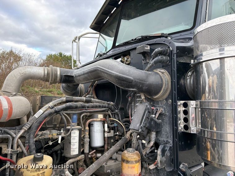 image for item DT3076 2012 Peterbilt 388 dump truck