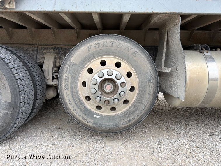 image for item DT3076 2012 Peterbilt 388 dump truck
