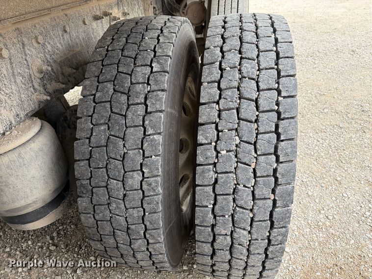 image for item DT3076 2012 Peterbilt 388 dump truck