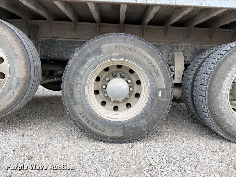 image for item DT3076 2012 Peterbilt 388 dump truck