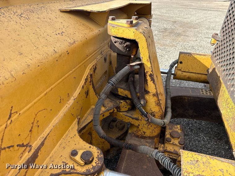 image for item DT6739 1998 Caterpillar D5M XL dozer