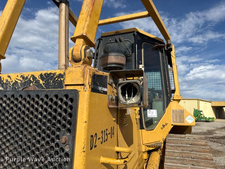 image for item DT6739 1998 Caterpillar D5M XL dozer