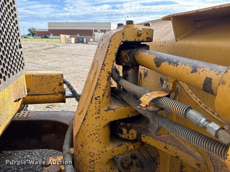 image for item DT6739 1998 Caterpillar D5M XL dozer
