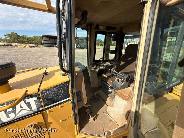 image for item DT6739 1998 Caterpillar D5M XL dozer
