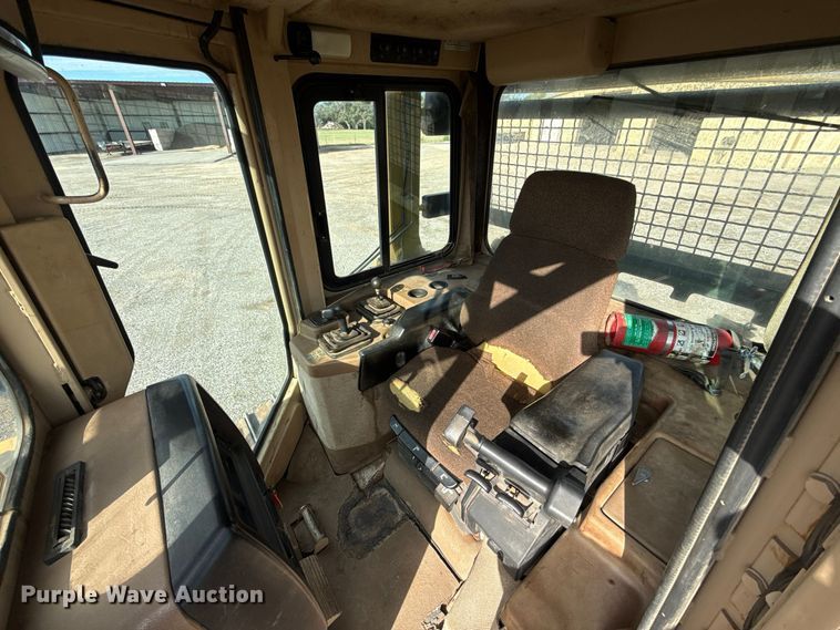 image for item DT6739 1998 Caterpillar D5M XL dozer