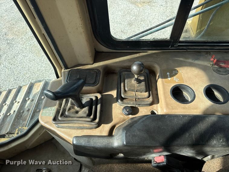 image for item DT6739 1998 Caterpillar D5M XL dozer