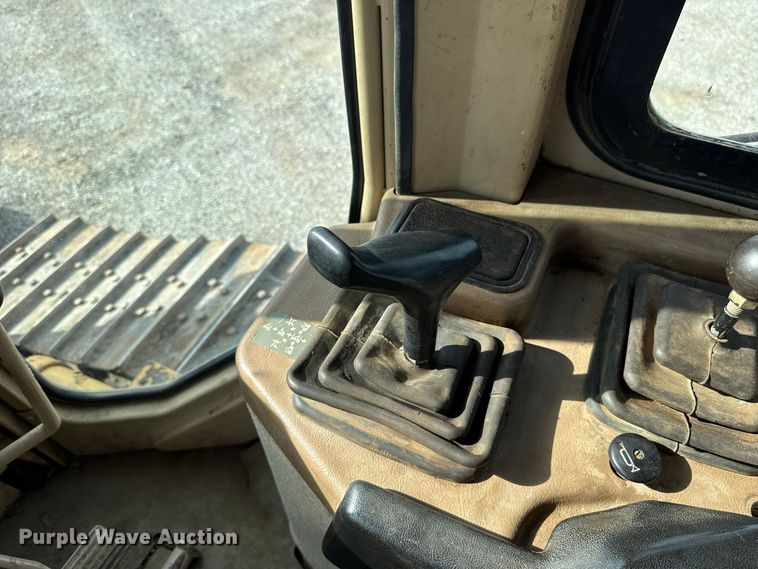 image for item DT6739 1998 Caterpillar D5M XL dozer