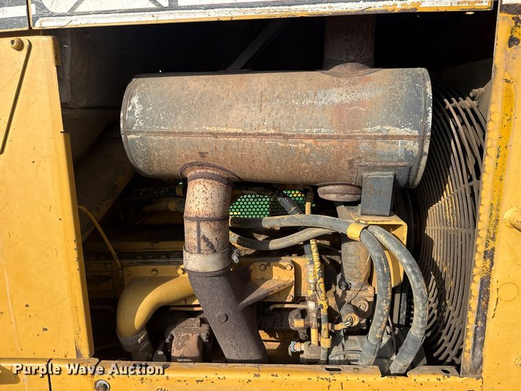 image for item DT6739 1998 Caterpillar D5M XL dozer