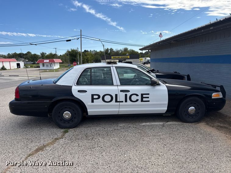 image for item DT6742 2005 Ford Crown Victoria Police Interceptor 