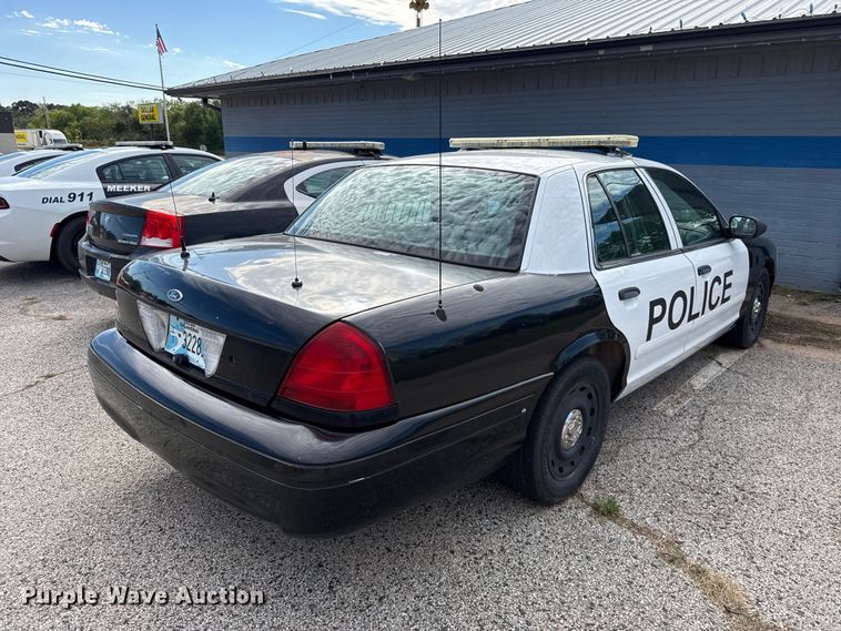 image for item DT6742 2005 Ford Crown Victoria Police Interceptor 