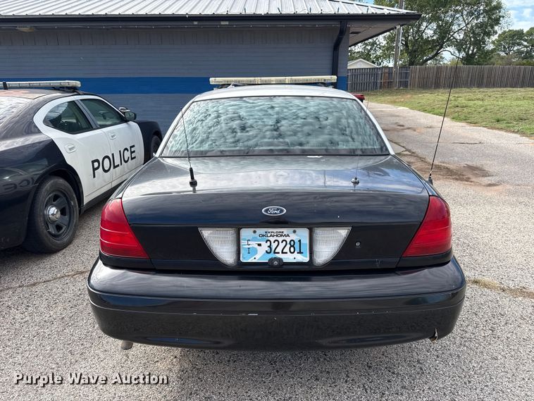 image for item DT6742 2005 Ford Crown Victoria Police Interceptor 