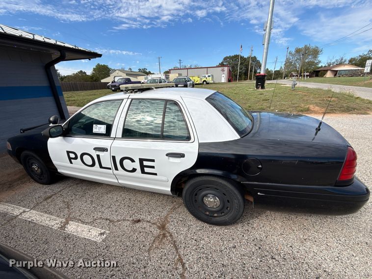 image for item DT6742 2005 Ford Crown Victoria Police Interceptor 