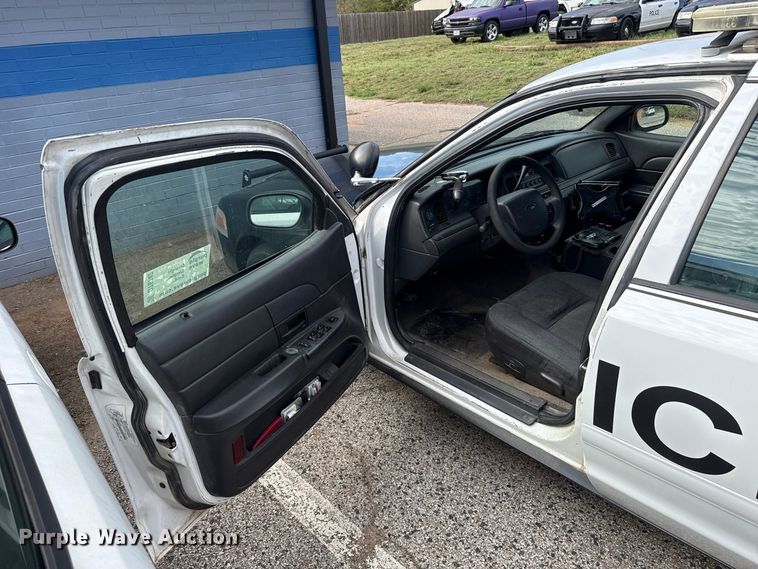 image for item DT6742 2005 Ford Crown Victoria Police Interceptor 