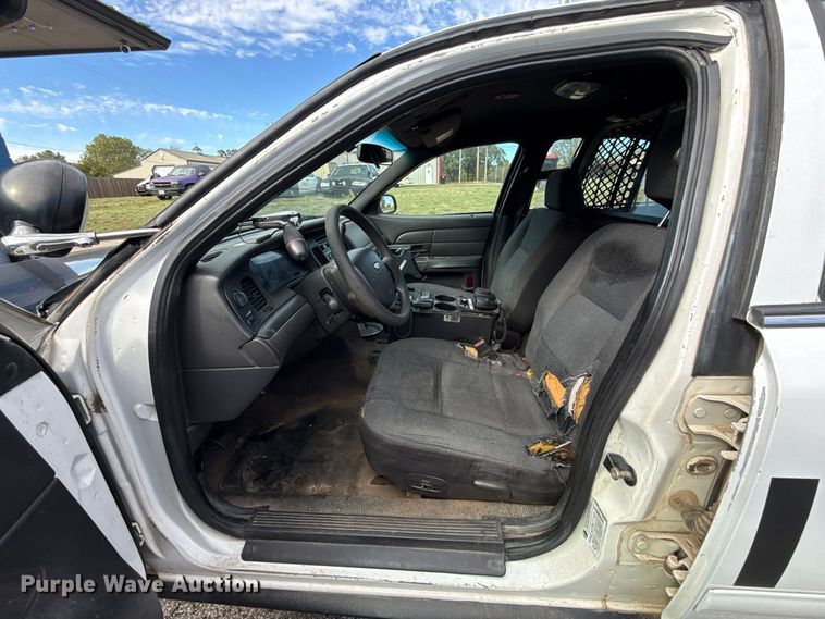 image for item DT6742 2005 Ford Crown Victoria Police Interceptor 
