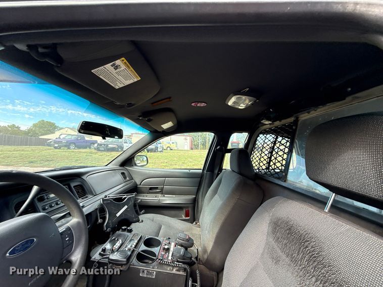 image for item DT6742 2005 Ford Crown Victoria Police Interceptor 