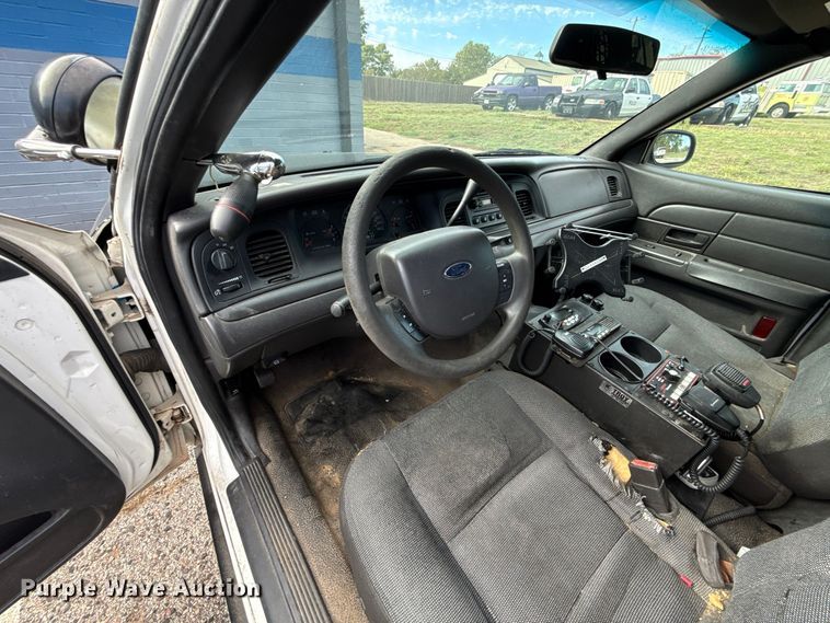 image for item DT6742 2005 Ford Crown Victoria Police Interceptor 