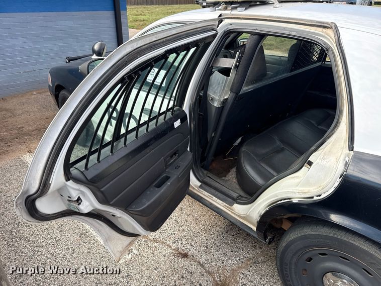 image for item DT6742 2005 Ford Crown Victoria Police Interceptor 