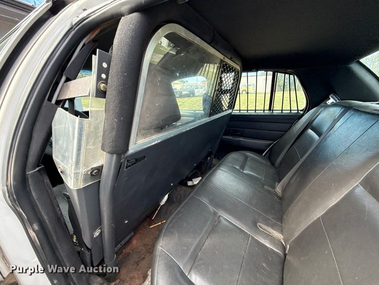 image for item DT6742 2005 Ford Crown Victoria Police Interceptor 