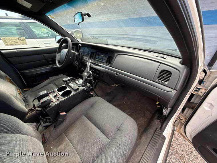 image for item DT6742 2005 Ford Crown Victoria Police Interceptor 