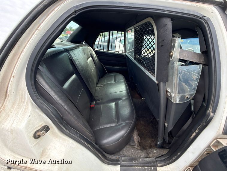 image for item DT6742 2005 Ford Crown Victoria Police Interceptor 