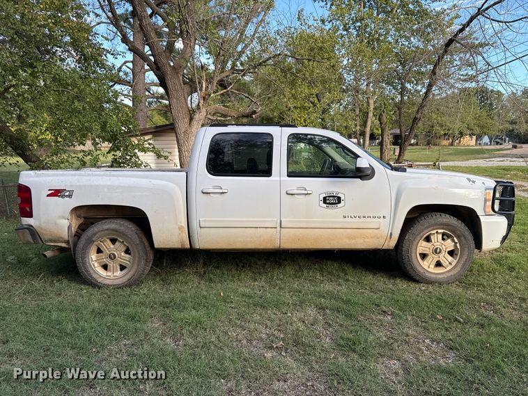 image for item DT6744 2007 Chevrolet Silverado 1500 Crew Cab pickup truck