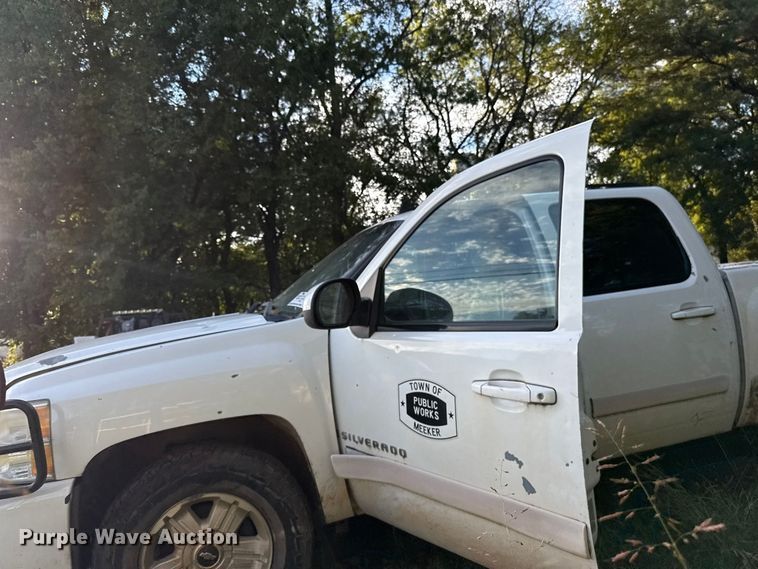 image for item DT6744 2007 Chevrolet Silverado 1500 Crew Cab pickup truck