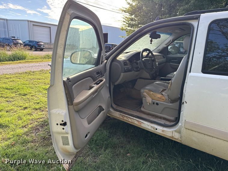 image for item DT6744 2007 Chevrolet Silverado 1500 Crew Cab pickup truck