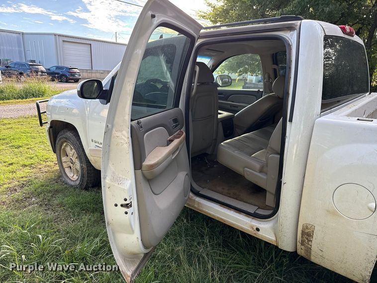 image for item DT6744 2007 Chevrolet Silverado 1500 Crew Cab pickup truck