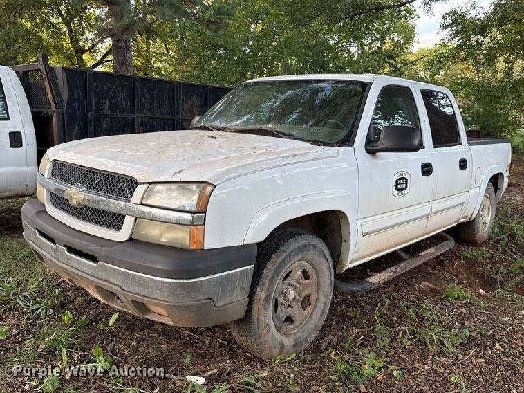 2004 Chevrolet Silverado 1500 Crew Cab pickup truck