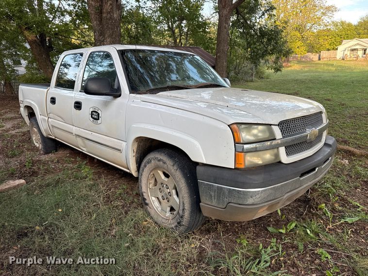 image for item DT6745 2004 Chevrolet Silverado 1500 Crew Cab pickup truck