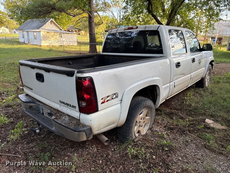 image for item DT6745 2004 Chevrolet Silverado 1500 Crew Cab pickup truck