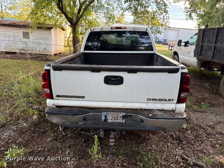 image for item DT6745 2004 Chevrolet Silverado 1500 Crew Cab pickup truck