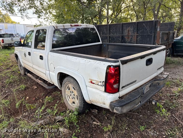 image for item DT6745 2004 Chevrolet Silverado 1500 Crew Cab pickup truck