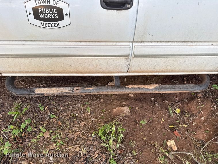 image for item DT6745 2004 Chevrolet Silverado 1500 Crew Cab pickup truck