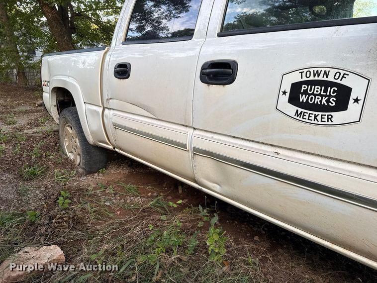image for item DT6745 2004 Chevrolet Silverado 1500 Crew Cab pickup truck
