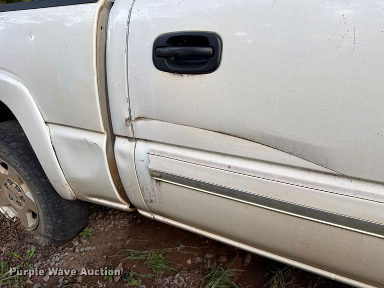 image for item DT6745 2004 Chevrolet Silverado 1500 Crew Cab pickup truck