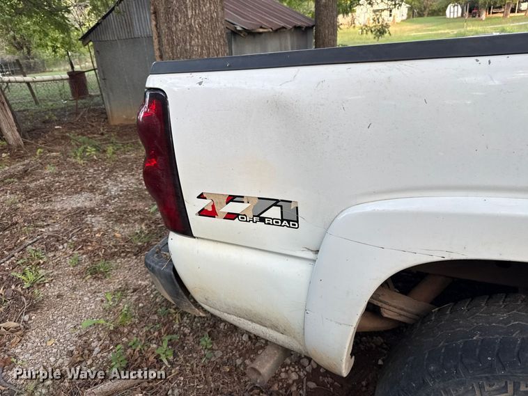 image for item DT6745 2004 Chevrolet Silverado 1500 Crew Cab pickup truck