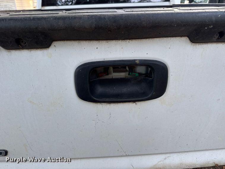 image for item DT6745 2004 Chevrolet Silverado 1500 Crew Cab pickup truck