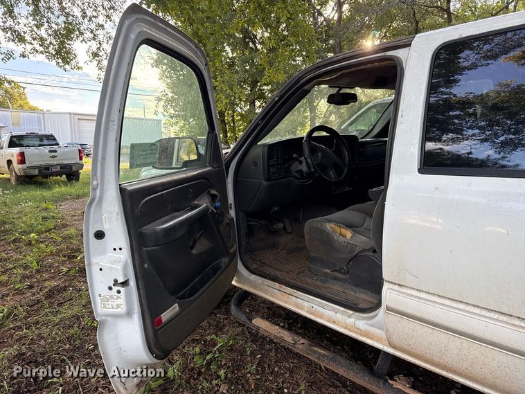 image for item DT6745 2004 Chevrolet Silverado 1500 Crew Cab pickup truck