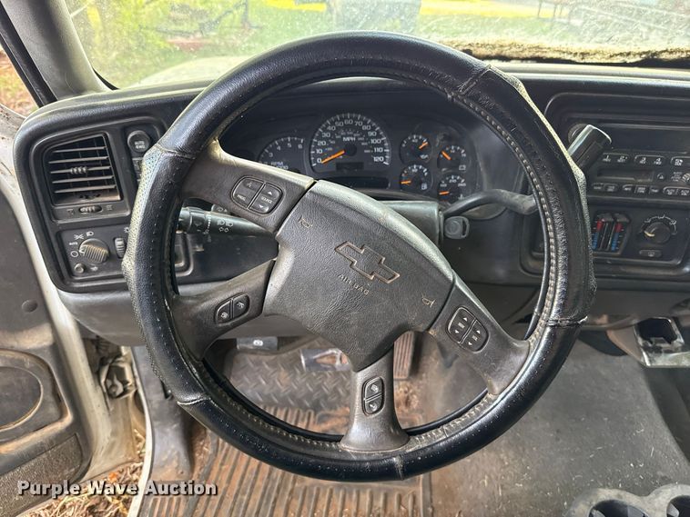 image for item DT6745 2004 Chevrolet Silverado 1500 Crew Cab pickup truck