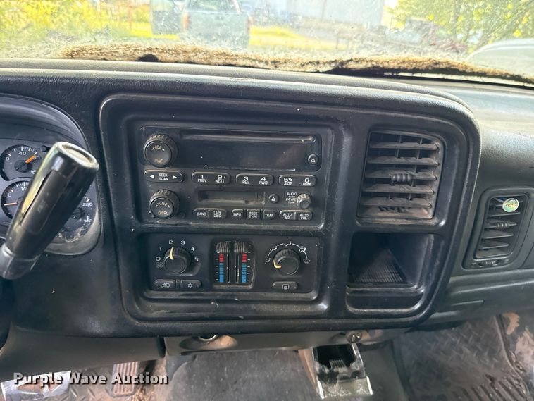 image for item DT6745 2004 Chevrolet Silverado 1500 Crew Cab pickup truck