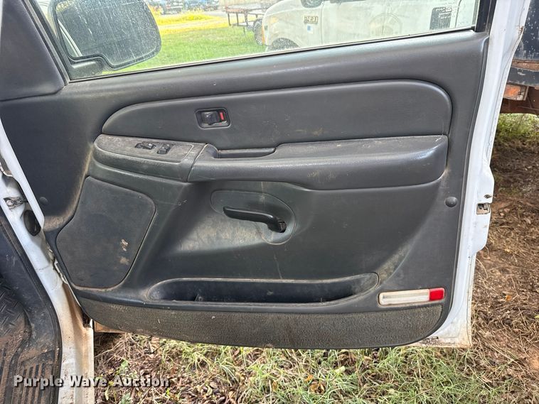 image for item DT6745 2004 Chevrolet Silverado 1500 Crew Cab pickup truck