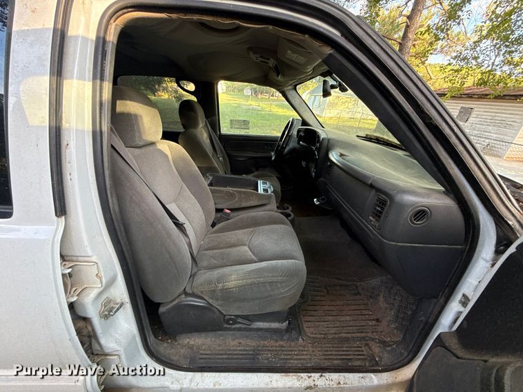 image for item DT6745 2004 Chevrolet Silverado 1500 Crew Cab pickup truck