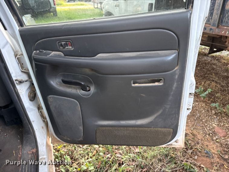image for item DT6745 2004 Chevrolet Silverado 1500 Crew Cab pickup truck