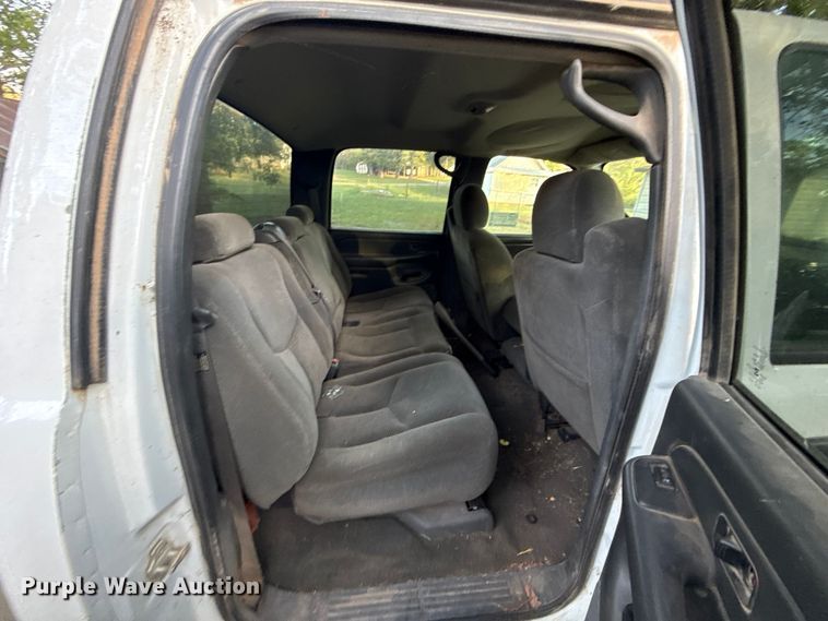 image for item DT6745 2004 Chevrolet Silverado 1500 Crew Cab pickup truck