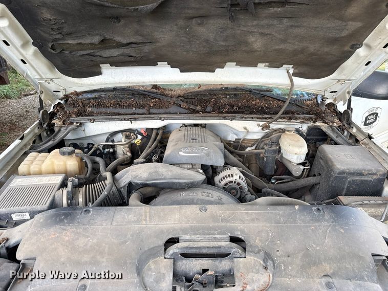 image for item DT6745 2004 Chevrolet Silverado 1500 Crew Cab pickup truck