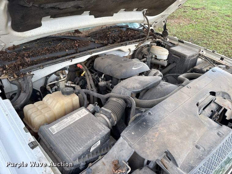 image for item DT6745 2004 Chevrolet Silverado 1500 Crew Cab pickup truck