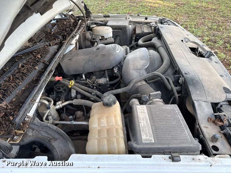 image for item DT6745 2004 Chevrolet Silverado 1500 Crew Cab pickup truck
