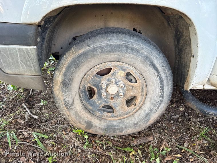 image for item DT6745 2004 Chevrolet Silverado 1500 Crew Cab pickup truck